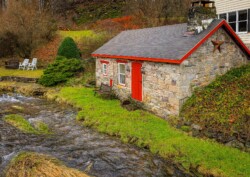 Cam of Saylorsburg - Cottage beside Cherry Creek in Hamilton Township.